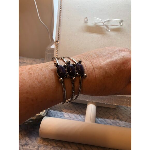 Silver layered cuff bracelet with amethyst stones - Picture 6 of 7